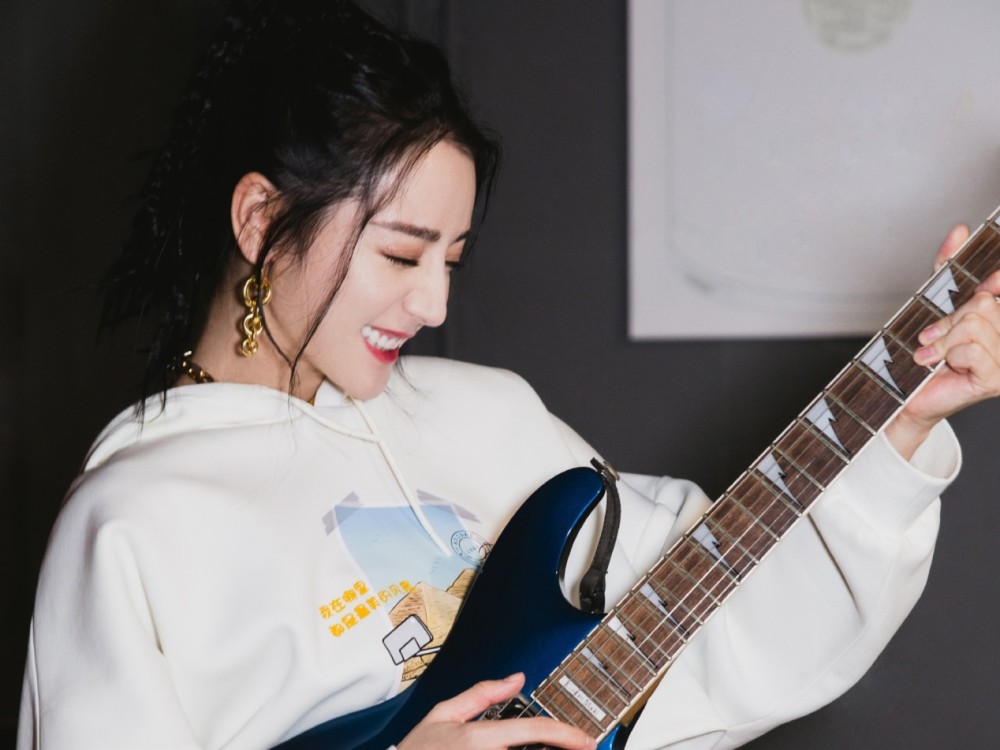 易烊千玺|易烊千玺任嘉伦接连退出，王一博稳拿金鹰奖，或成迪丽热巴第二？