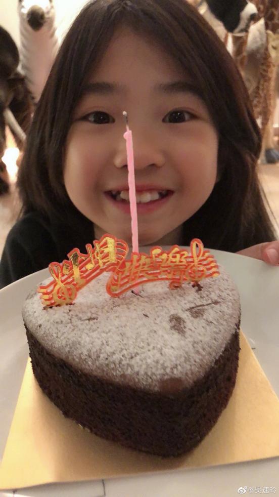 曹格|曹格女儿10岁了！五官长开变美女，模样与《爸爸去哪儿》时差太多