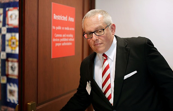 迈克尔·卡普托|美国卫生部发言人确诊癌症，是特朗普的忠实拥护者，现已辞职休假