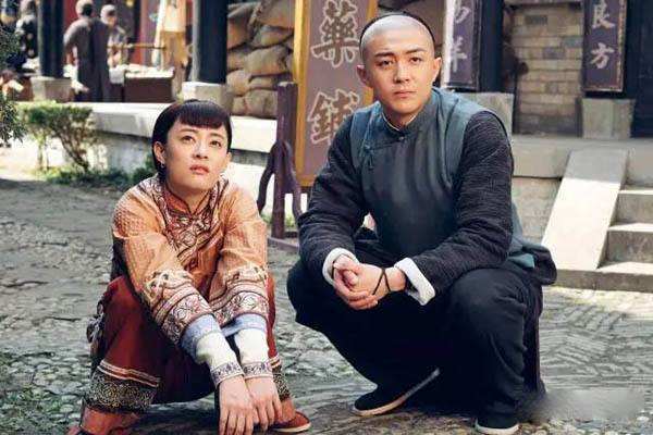 李泽锋|大橘观丨他是唐嫣童瑶同学，出道演主角，戏却没播，花15年才红