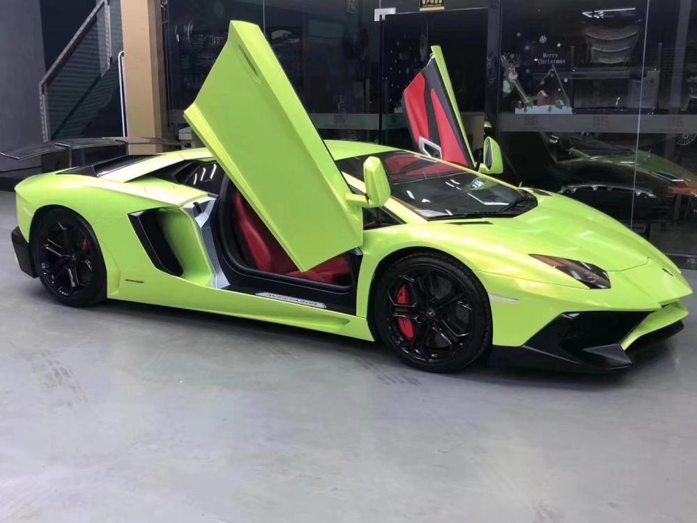 兰博基尼是一家意大利汽车生产厂商,致力于打造全球顶级豪华跑车,公司