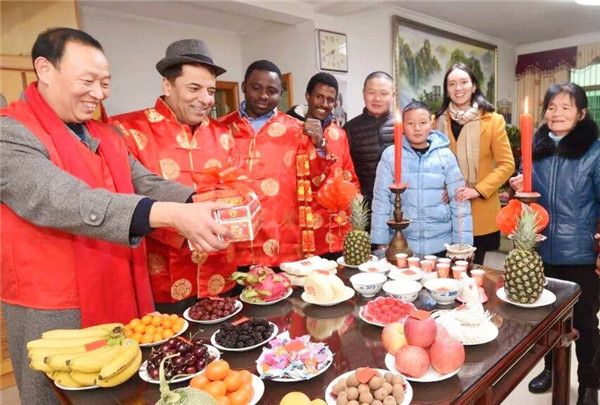 语文|语文书中爱国题材被删减，新增西方虚构故事，清华教授表示不理解