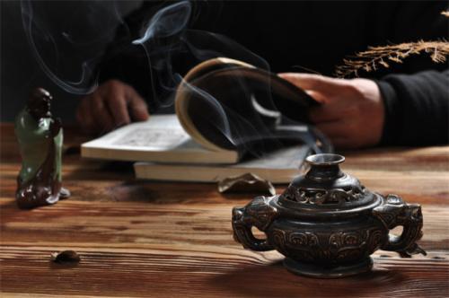 沉香|熏闻沉香于创作者大有益处！