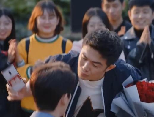 李泽锋|大橘观丨他是唐嫣童瑶同学，出道演主角，戏却没播，花15年才红