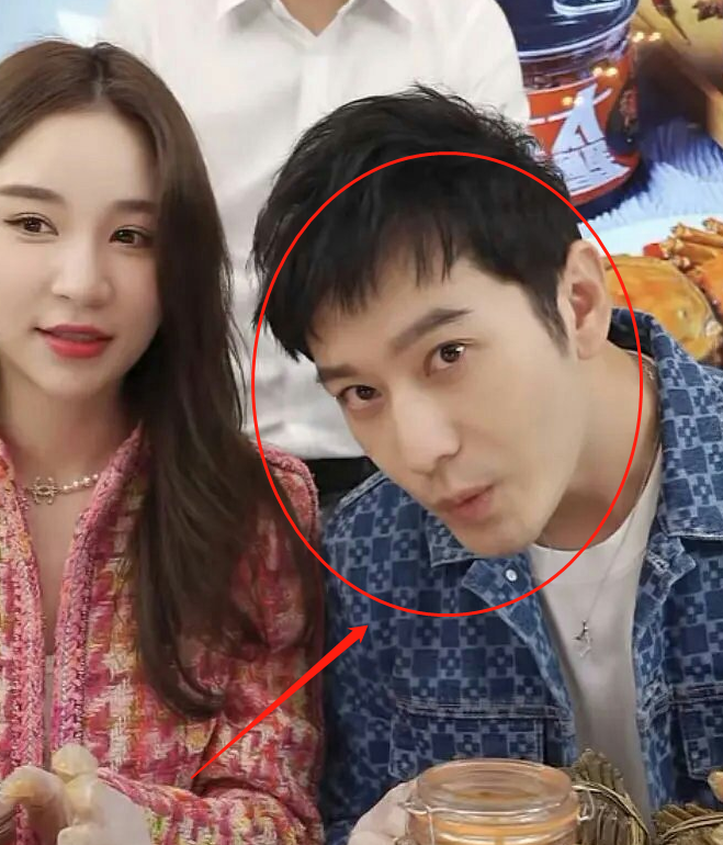 黄晓明做客雪梨直播间离开十级精修后42岁的皮肤状态我羡慕了