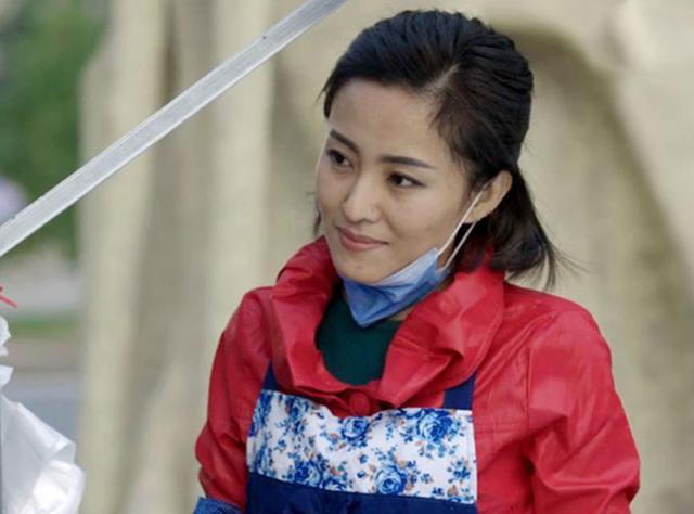 赵本山再捧48岁徒弟媳妇,欲打造女版谢广坤,还让其丈夫做陪衬