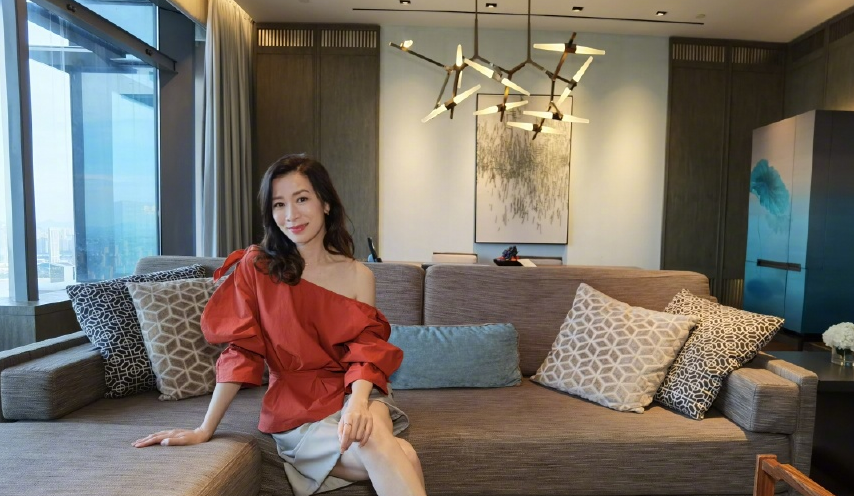 佘诗曼|“端水大师”佘诗曼，TVB内斗的“幸存者”