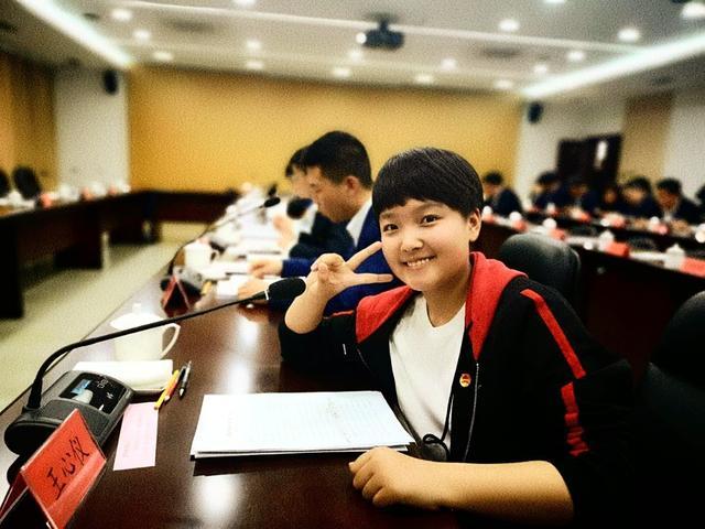 王心仪|手执书卷心向戎装！考上北大 “感恩贫穷”的女孩参军了！