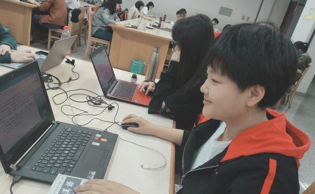 王心仪|手执书卷心向戎装！考上北大 “感恩贫穷”的女孩参军了！