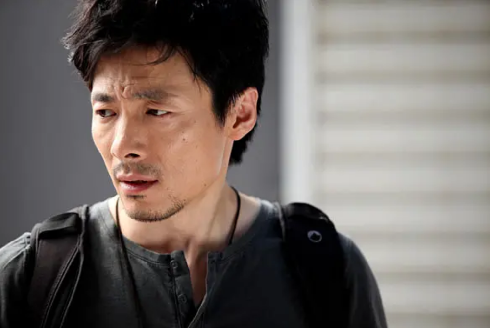 在工厂4年,祖峰过着简单的工人生活.