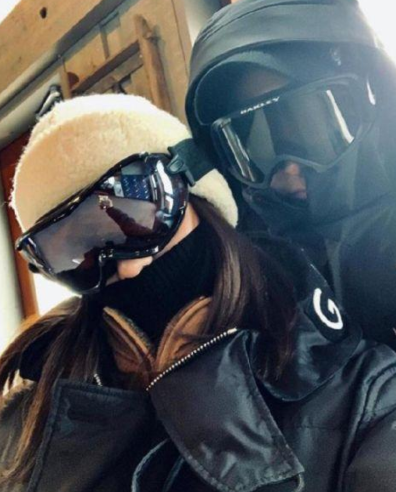 郑秀妍新书秀甜蜜感谢富豪男友权宁一两人已交往六年