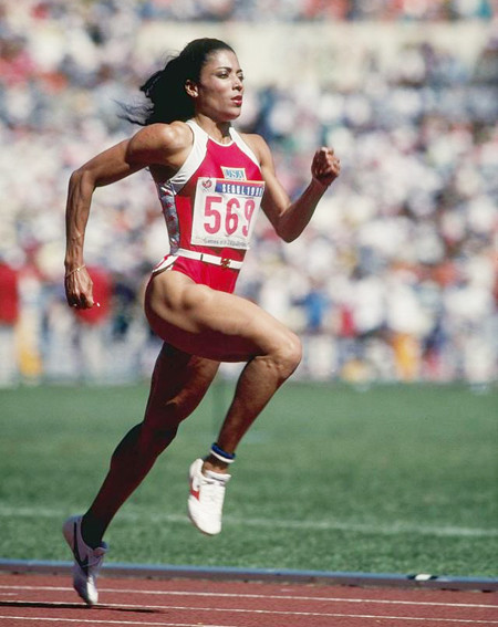 短跑女将世界纪录32年无人破!地位不逊博尔特,38岁早逝曾引争议