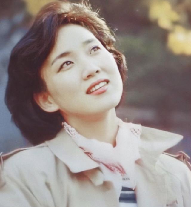 "最美国脸"李修平:3次落榜,26年播音零失误,57风采依旧