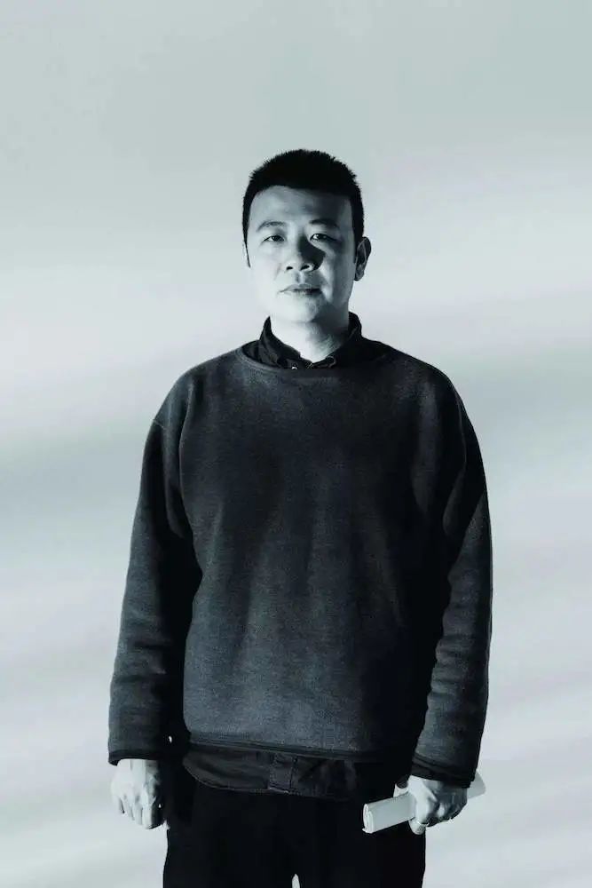 可乐计划|为了艺术 他花20万美元复制一辆坦克 把127吨可乐熬成碳渣