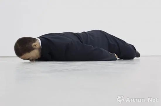 可乐计划|为了艺术 他花20万美元复制一辆坦克 把127吨可乐熬成碳渣
