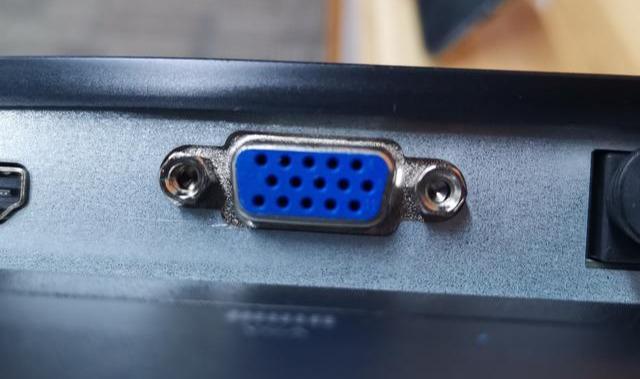 但大部分旧显示器上都是老旧的vga接口.