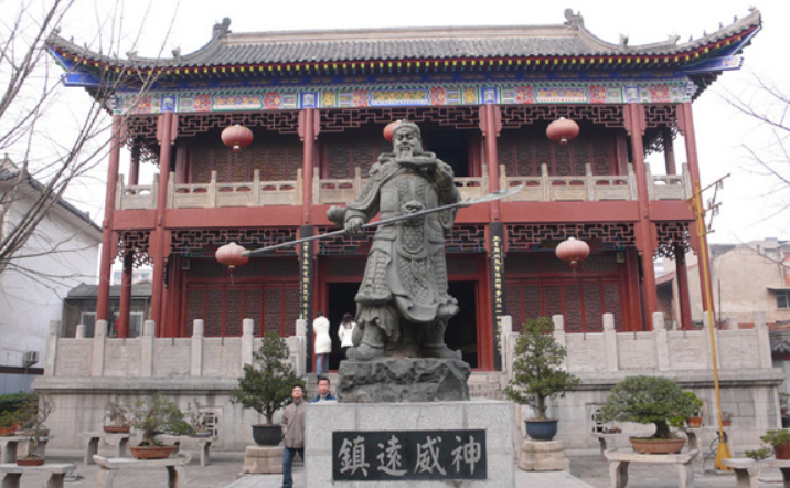 关帝庙位于运城市解州镇,总面积有22万平方米,大致分为正庙和桃结义