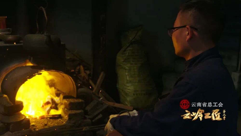 斑铜|“放到药水里，它就变出耀眼的金斑” 传了600年的手艺被他这么传下去
