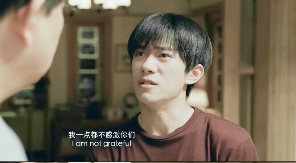 易烊千玺|易烊千玺新电影台词用力过猛？撅着嘴巴演戏，细节处理超走心
