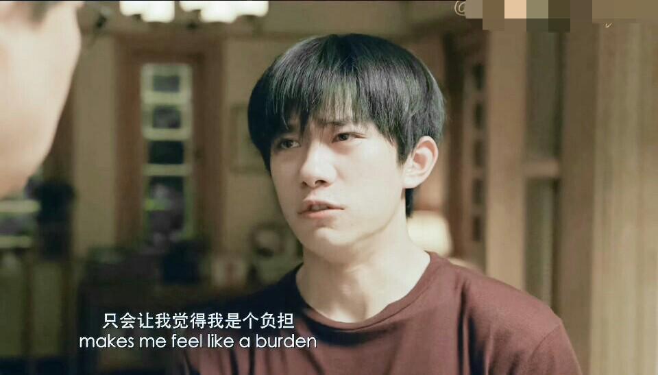 易烊千玺|易烊千玺新电影台词用力过猛？撅着嘴巴演戏，细节处理超走心