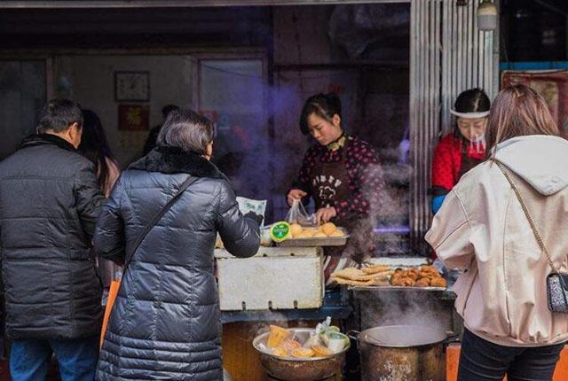 都说卖早餐赚钱,为何有人不愿做?原来背后有这"三道坎"