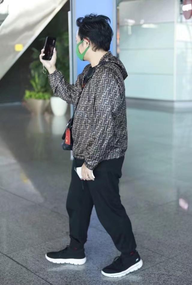 直播带货|49岁陈志朋身体发福，直播带货成绩惨淡，网友嘲讽：被现实打脸！