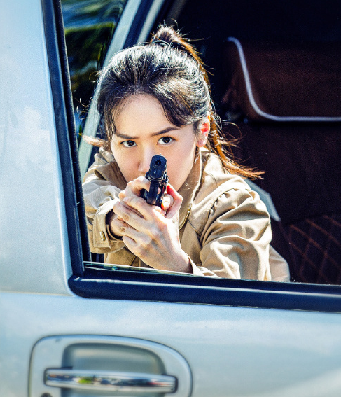 袁冰妍新剧《雷霆令》剧照流出,海报被p到判若两人,直接认不出