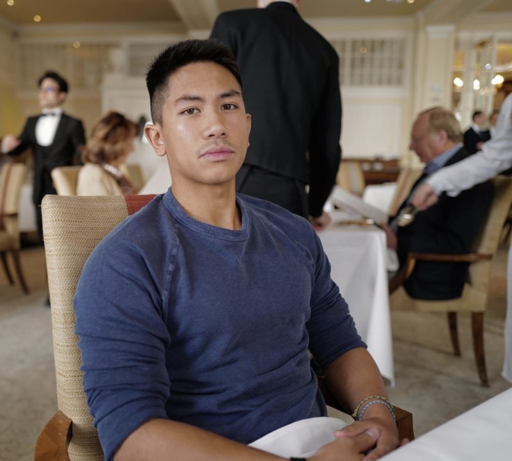 文莱王子帅气多金,拥有7千辆豪车能文能武,小说都不敢这么写_腾讯新闻