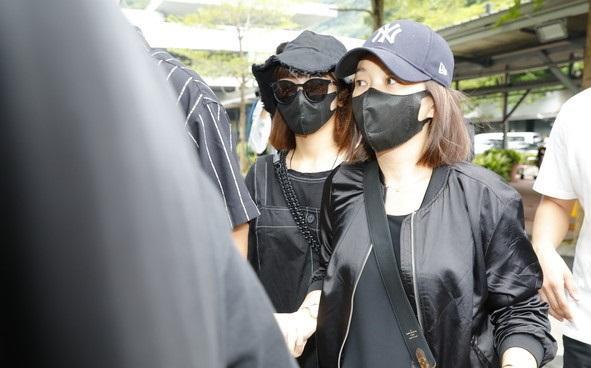 黄鸿升|黄鸿升遗体由白色灵车拉往火葬场，60岁父亲差点哭晕在现场