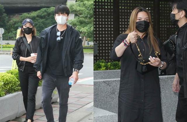 黄鸿升|黄鸿升遗体由白色灵车拉往火葬场，60岁父亲差点哭晕在现场