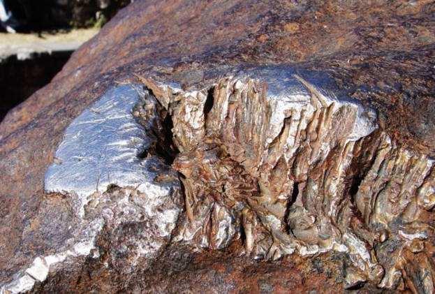 陨石|全球最大陨石，比第二重一倍，铁含量达84％，降落8万年都没挪过窝