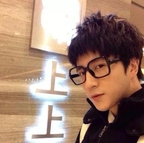 刘谦|刘谦娇妻宫廷饭馆因难吃上热搜，菜品单调不入眼，两人消费要上千