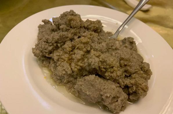 刘谦|刘谦娇妻宫廷饭馆因难吃上热搜，菜品单调不入眼，两人消费要上千