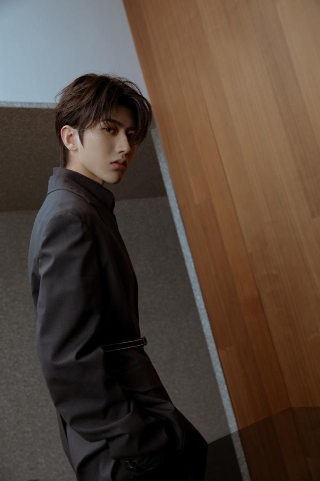 蔡徐坤郑爽欧豪同框网友调侃阔少爷和秘书保镖的故事