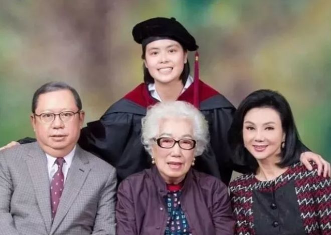 寰亚|港版卡戴珊家族？活在娱乐版的寰亚三姐妹