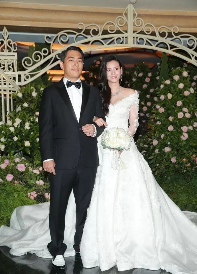 寰亚|港版卡戴珊家族？活在娱乐版的寰亚三姐妹