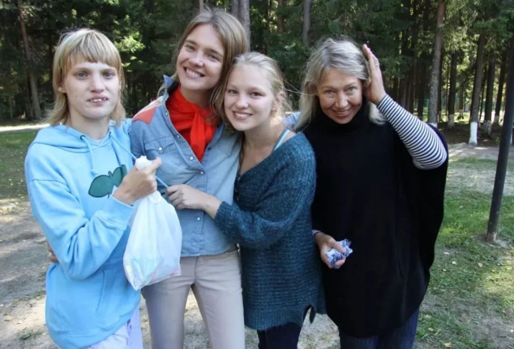 lv集团|怒甩王室前夫，带5个娃嫁入世界首富家，“战斗民族”又出传奇！