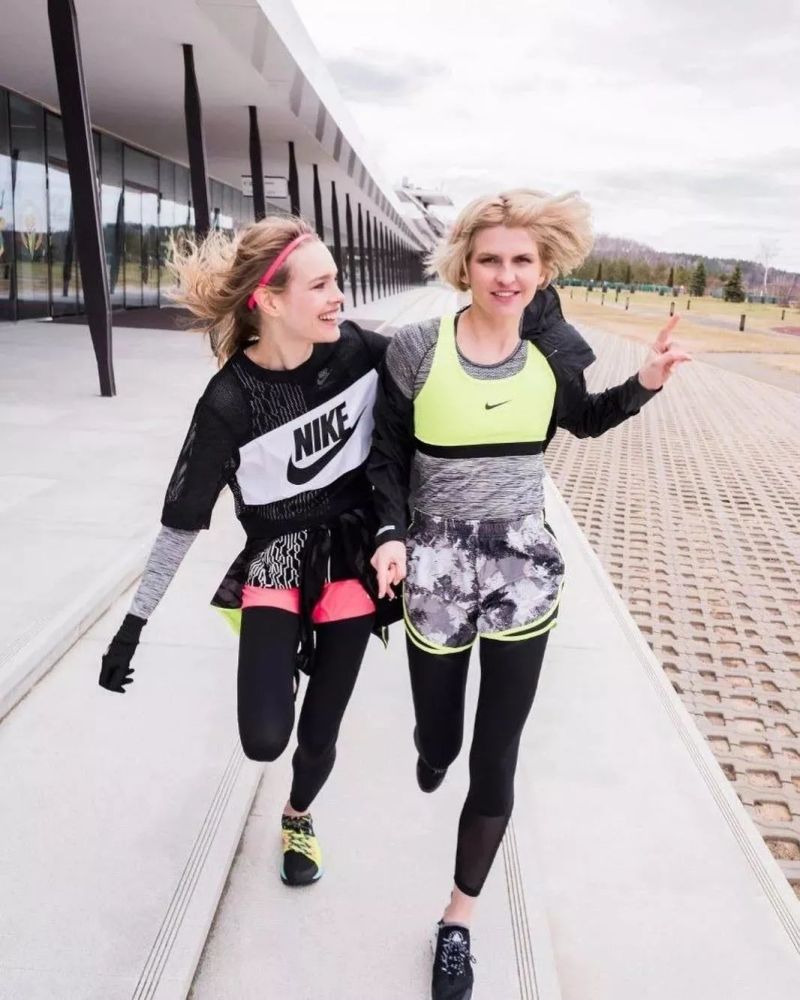 lv集团|怒甩王室前夫，带5个娃嫁入世界首富家，“战斗民族”又出传奇！