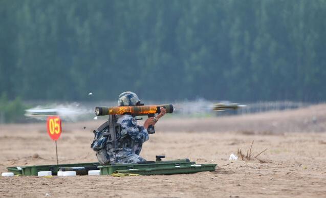 新一代dzj08单兵火箭筒筒整体重量轻,一出厂就将外包装和发射筒合二为