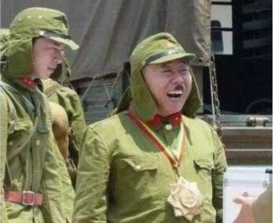 日本军人帽子后面的两片布是什么 虽然很丑 但却大有用处 腾讯新闻