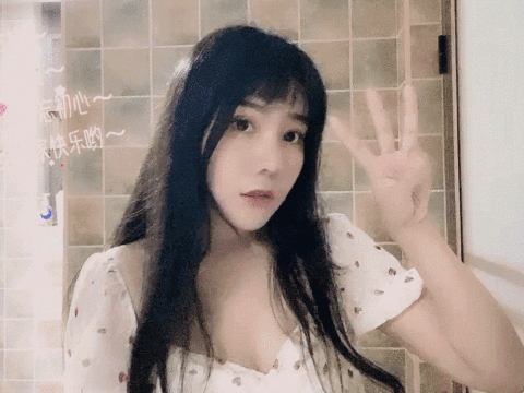 第二个乔碧萝斗鱼一姐小团团直播翻车身材严重变形