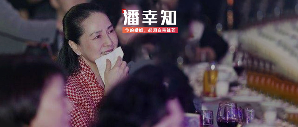 成龙|成龙豪宅拍卖，林凤娇却引热议：在“大哥”背后38年过的好吗？