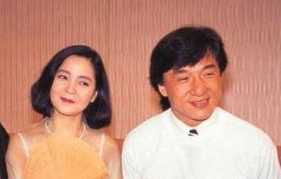 成龙|成龙豪宅拍卖，林凤娇却引热议：在“大哥”背后38年过的好吗？