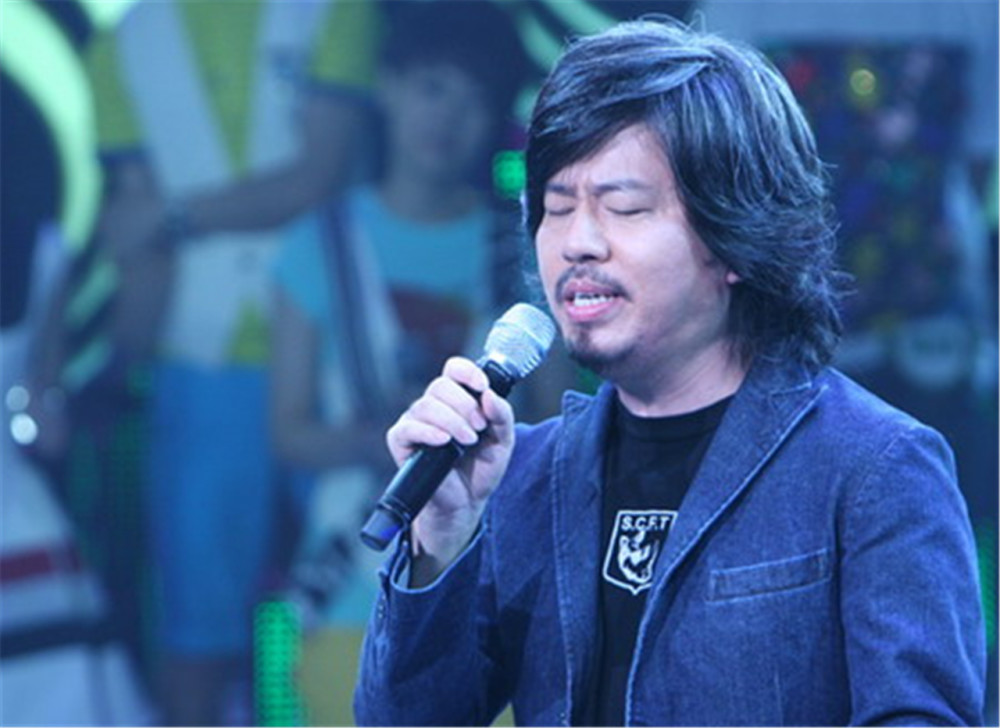 花2000万在鸟巢开演唱会,"疯子"黄国伦的梦想,妻子愿意买单_腾讯新闻