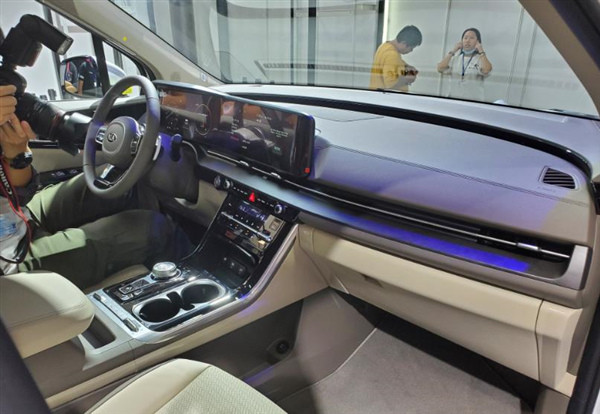 别克gl8|北京车展，这代起亚嘉华会是别克GL8对手吗？