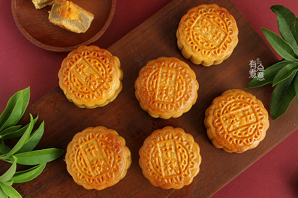 中秋节快到了,教你在家做广式月饼,口感细腻绵软,一次就成功