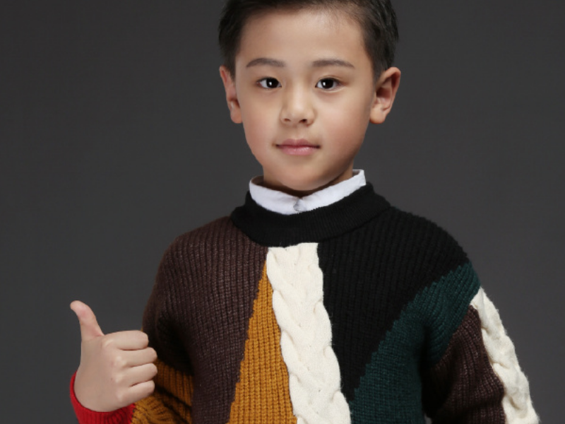 蔡国庆儿子才是"整容式"长大,小时候五官周正,如今帅到移不开眼!