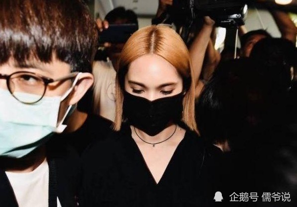 黄鸿升|小鬼即将火化，前女友现女友手牵手送别，60岁的父亲更是情绪崩溃