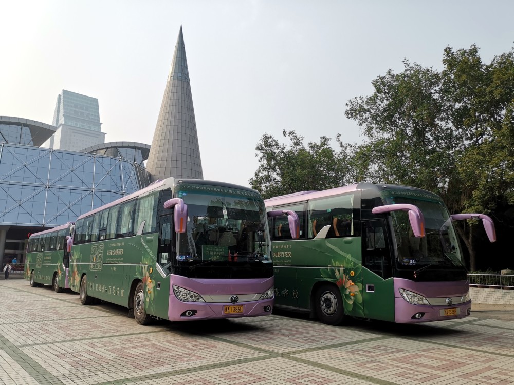 郑州交运调派43台车,为金鸡百花电影节护航