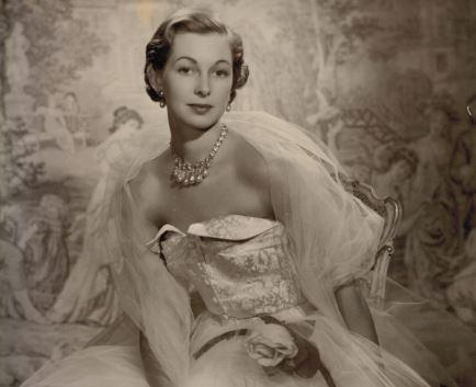 巴瑟斯特八世|英国美貌模特嫁给豪门英俊伯爵，继承3亿遗产全送给男玩伴？！